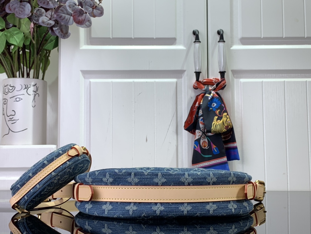 最高級ルイヴィトンスーパーコピー ルイヴィトンバッグコピー 新作 LV リミックス クロワッサン ブルーデニム M46856 モノグラム・デニム ゴールド金具 - 画像 (7)