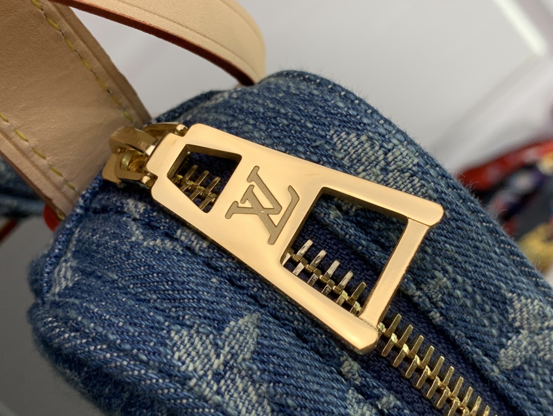 最高級ルイヴィトンスーパーコピー ルイヴィトンバッグコピー 新作 LV リミックス クロワッサン ブルーデニム M46856 モノグラム・デニム ゴールド金具 - 画像 (4)