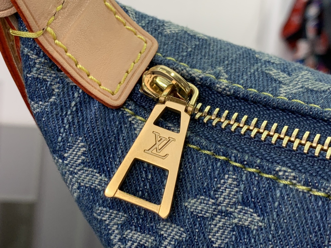 最高級ルイヴィトンスーパーコピー ルイヴィトンバッグコピー 新作 LV リミックス ポシェット・ヒルズ ブルーデニム M82949 モノグラム・デニム ゴールド金具 - 画像 (4)