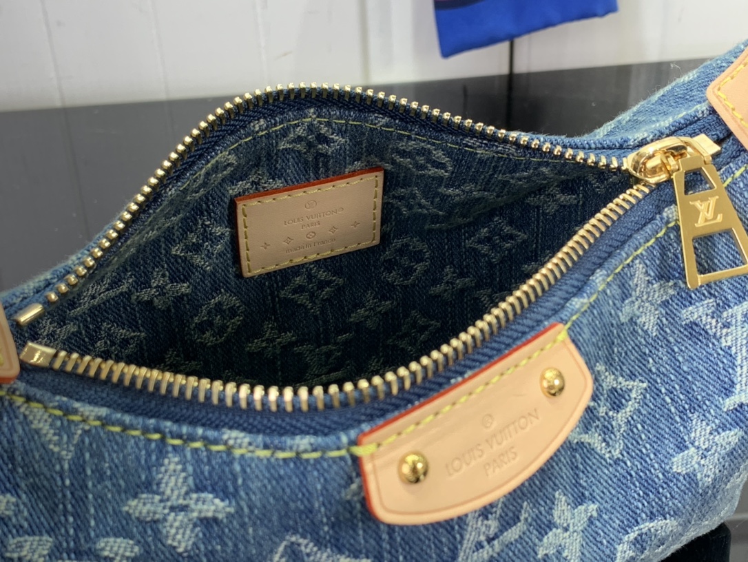 最高級ルイヴィトンスーパーコピー ルイヴィトンバッグコピー 新作 LV リミックス ポシェット・ヒルズ ブルーデニム M82949 モノグラム・デニム ゴールド金具 - 画像 (3)