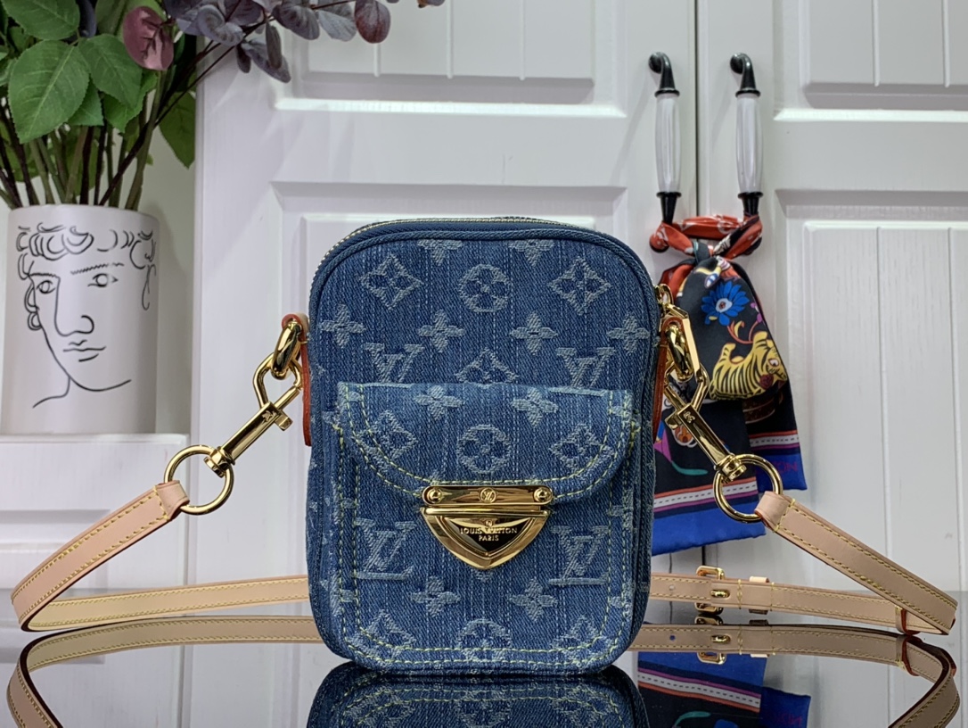 最高級ルイヴィトンスーパーコピー ルイヴィトンバッグコピー 新作 LV リミックス ポシェット・フェアファックス ブルーデニム M82948 モノグラム・デニム ゴールド金具