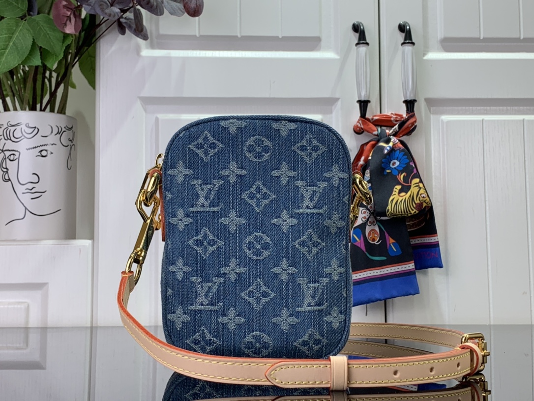 最高級ルイヴィトンスーパーコピー ルイヴィトンバッグコピー 新作 LV リミックス ポシェット・フェアファックス ブルーデニム M82948 モノグラム・デニム ゴールド金具 - 画像 (8)