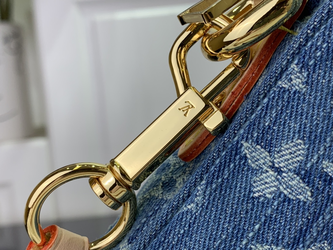 最高級ルイヴィトンスーパーコピー ルイヴィトンバッグコピー 新作 LV リミックス ポシェット・フェアファックス ブルーデニム M82948 モノグラム・デニム ゴールド金具 - 画像 (6)