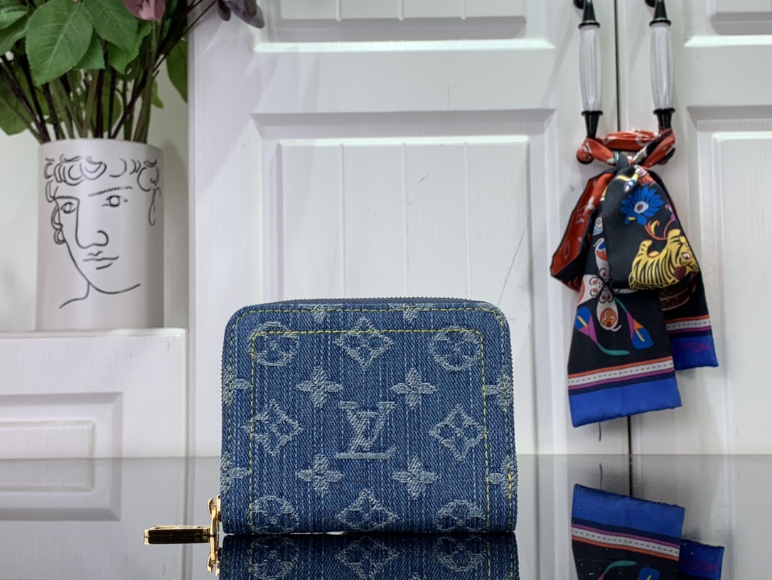最高級ルイヴィトンスーパーコピー ルイヴィトン財布コピー 新作 LV リミックス ジッピー・コイン パース ブルーデニム M82957 モノグラム・デニム ゴールド金具