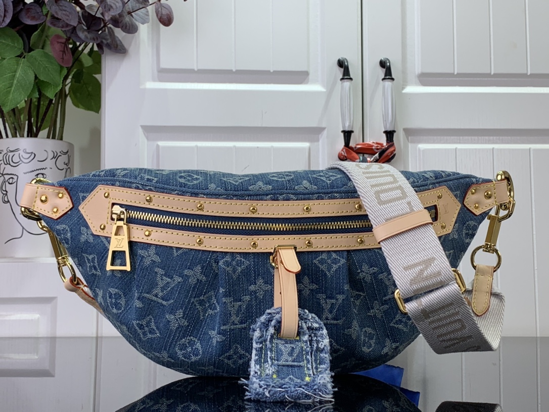 最高級ルイヴィトンスーパーコピー ルイヴィトンバッグコピー 新作 LV リミックス ハイ・ライズ ブルーデニム M46837 モノグラム・デニム ゴールド金具