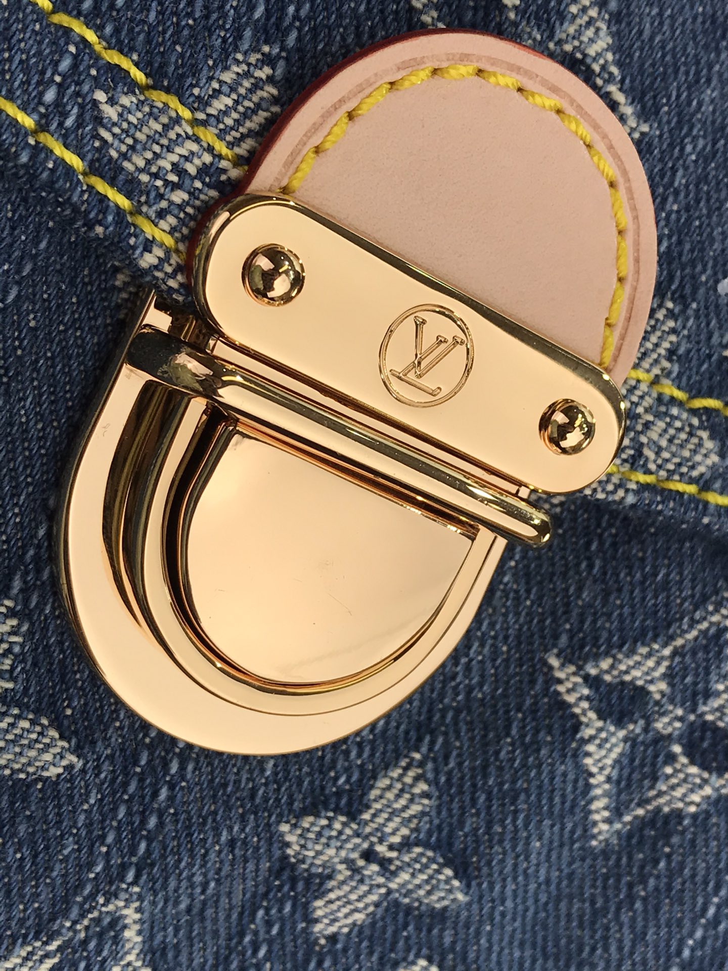 最高級ルイヴィトンスーパーコピー ルイヴィトンバッグコピー 新作 LV リミックス サンセット ブルーデニム M46829 モノグラム・デニム ゴールド金具 - 画像 (6)