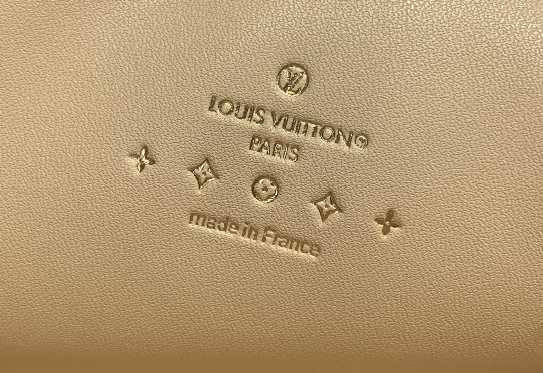 最高級ルイヴィトンスーパーコピー ルイヴィトンバッグコピー 新作 LV リミックス クッサン PM ブルーデニム M24564 モノグラム・デニム ゴールド金具 - 画像 (2)