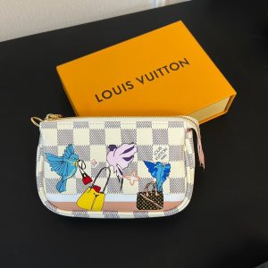 最高級ルイヴィトンスーパーコピー ルイヴィトンポシェットコピー ミニ・ポシェット・アクセソワール ダミエアズール ピンク M82623 ダミエ・アズール キャンバス、レザー ゴールド金具