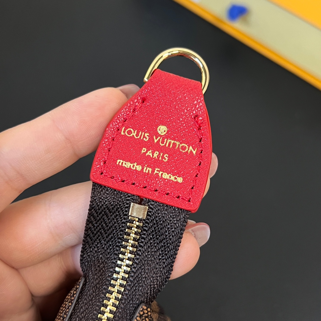 最高級ルイヴィトンスーパーコピー ルイヴィトンポシェットコピー ミニ・ポシェット・アクセソワール モノグラム レッド M82623 モノグラム・キャンバス ゴールド金具 lv202401069 - 画像 (2)