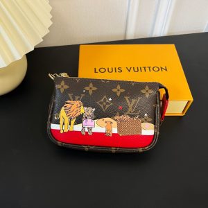 最高級ルイヴィトンスーパーコピー ルイヴィトンポシェットコピー ミニ・ポシェット・アクセソワール モノグラム レッド M82623 モノグラム・キャンバス ゴールド金具 lv202401070