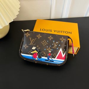 最高級ルイヴィトンスーパーコピー ルイヴィトンポシェットコピー ミニ・ポシェット・アクセソワール モノグラム レッド M82623 モノグラム・キャンバス ゴールド金具 lv202401071