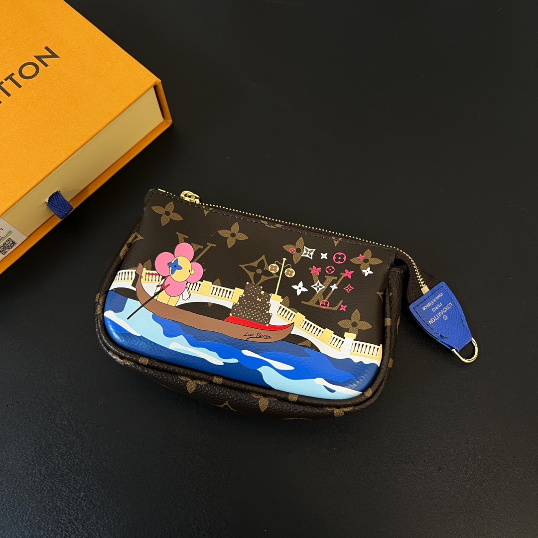 最高級ルイヴィトンスーパーコピー ルイヴィトンポシェットコピー ミニ・ポシェット・アクセソワール モノグラム ネイビー M82623 モノグラム・キャンバス ゴールド金具 lv202401083
