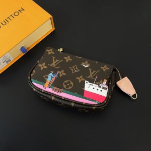 最高級ルイヴィトンスーパーコピー ルイヴィトンポシェットコピー ミニ・ポシェット・アクセソワール モノグラム ピンク M82623 モノグラム・キャンバス ゴールド金具 lv202401084