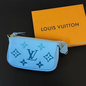 最高級ルイヴィトンスーパーコピー ルイヴィトンポシェットコピー ミニ・ポシェット・アクセソワール スカイブルー M82623 モノグラム・アンプラント ゴールド金具 lv202401088
