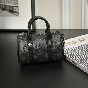 最高級ルイヴィトンスーパーコピー ルイヴィトンキーケースコピー キーホルダー・ミニ キーポル ノワール M01428 モノグラム・エクリプス キャンバス シルバー金具