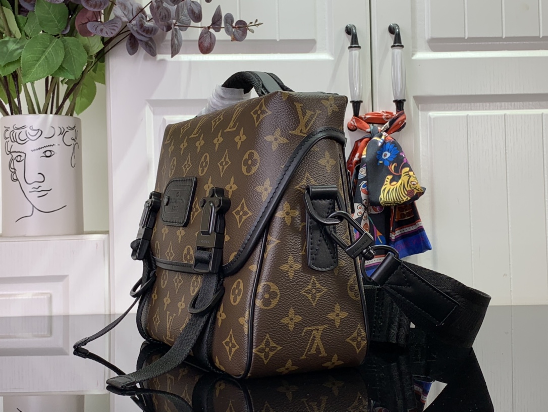 最高級ルイヴィトンスーパーコピー ルイヴィトンバッグコピー LV トレイル・メッセンジャー ダークブラウン M46972 モノグラム・マカサー キャンバス ブラック金具 - 画像 (9)
