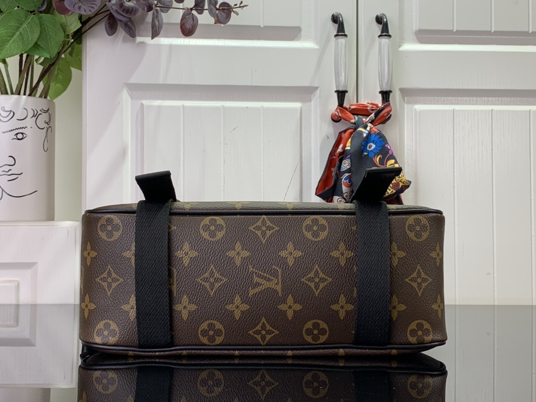 最高級ルイヴィトンスーパーコピー ルイヴィトンバッグコピー LV トレイル・メッセンジャー ダークブラウン M46972 モノグラム・マカサー キャンバス ブラック金具 - 画像 (7)