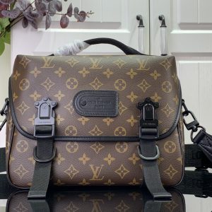 最高級ルイヴィトンスーパーコピー ルイヴィトンバッグコピー LV トレイル・メッセンジャー ダークブラウン M46972 モノグラム・マカサー キャンバス ブラック金具