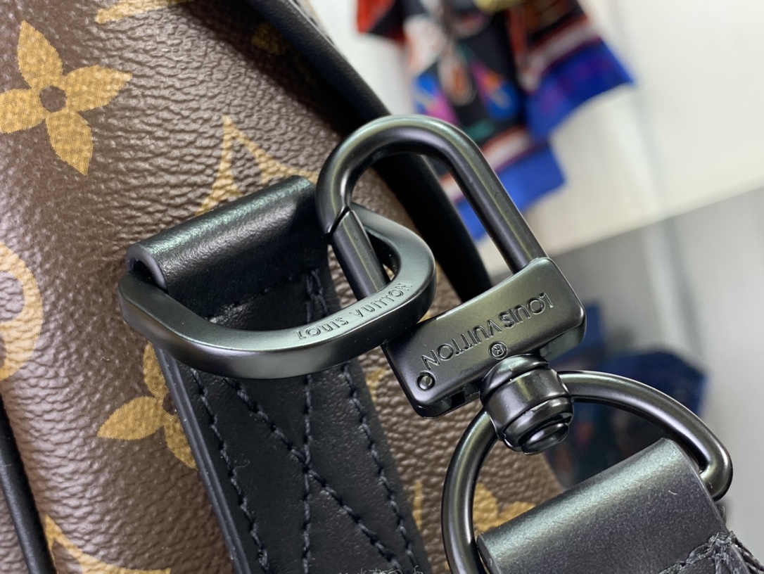 最高級ルイヴィトンスーパーコピー ルイヴィトンバッグコピー LV トレイル・メッセンジャー ダークブラウン M46972 モノグラム・マカサー キャンバス ブラック金具 - 画像 (5)