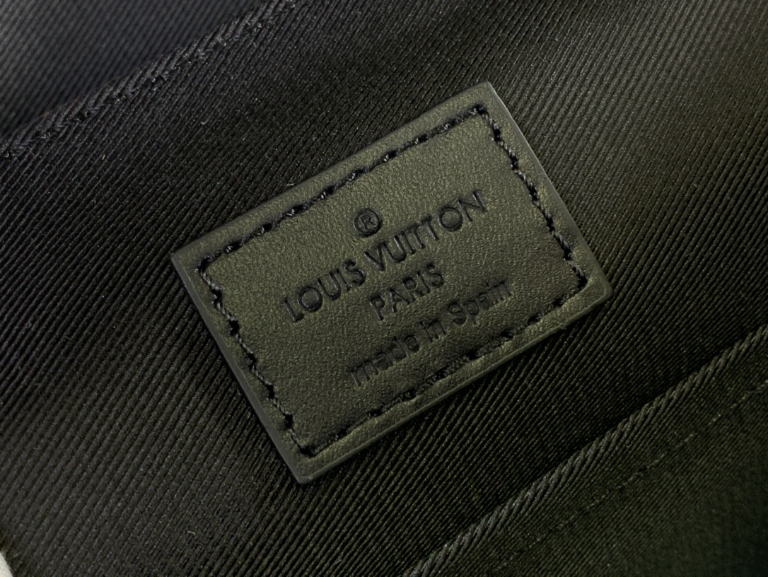 最高級ルイヴィトンスーパーコピー ルイヴィトンバッグコピー LV トレイル・メッセンジャー ダークブラウン M46972 モノグラム・マカサー キャンバス ブラック金具 - 画像 (2)