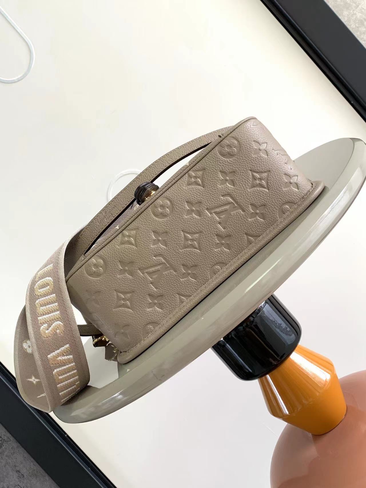 最高級ルイヴィトンスーパーコピー ルイヴィトンバッグコピー Diane トゥルトレール クレーム m46386 モノグラム・アンプラント レザー ゴールド金具 - 画像 (7)