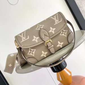 最高級ルイヴィトンスーパーコピー ルイヴィトンバッグコピー Diane トゥルトレール クレーム m46386 モノグラム・アンプラント レザー ゴールド金具