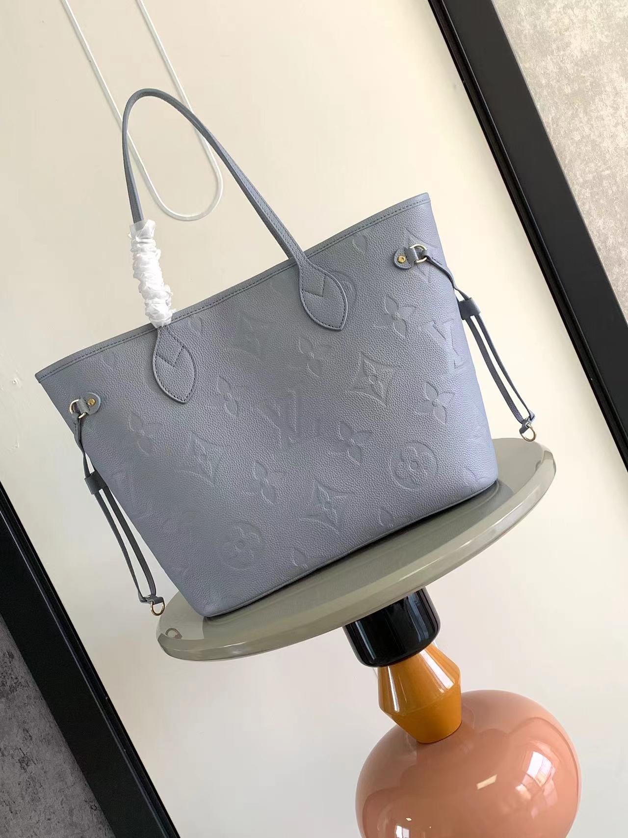 最高級ルイヴィトンスーパーコピー ルイヴィトンバッグコピー ネヴァーフル MM ブルー M46482 エンボス加工したグレインレザー ゴールド金具 - 画像 (7)