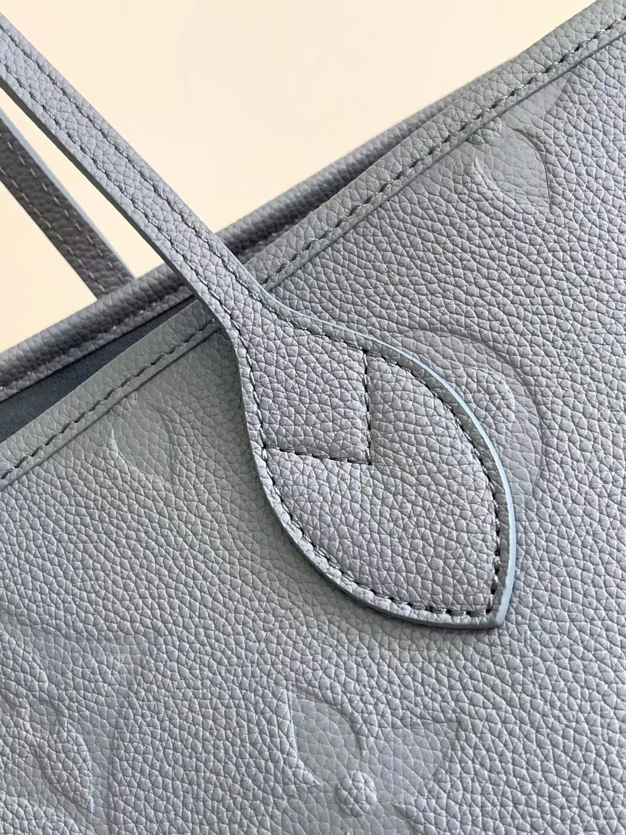 最高級ルイヴィトンスーパーコピー ルイヴィトンバッグコピー ネヴァーフル MM ブルー M46482 エンボス加工したグレインレザー ゴールド金具 - 画像 (6)
