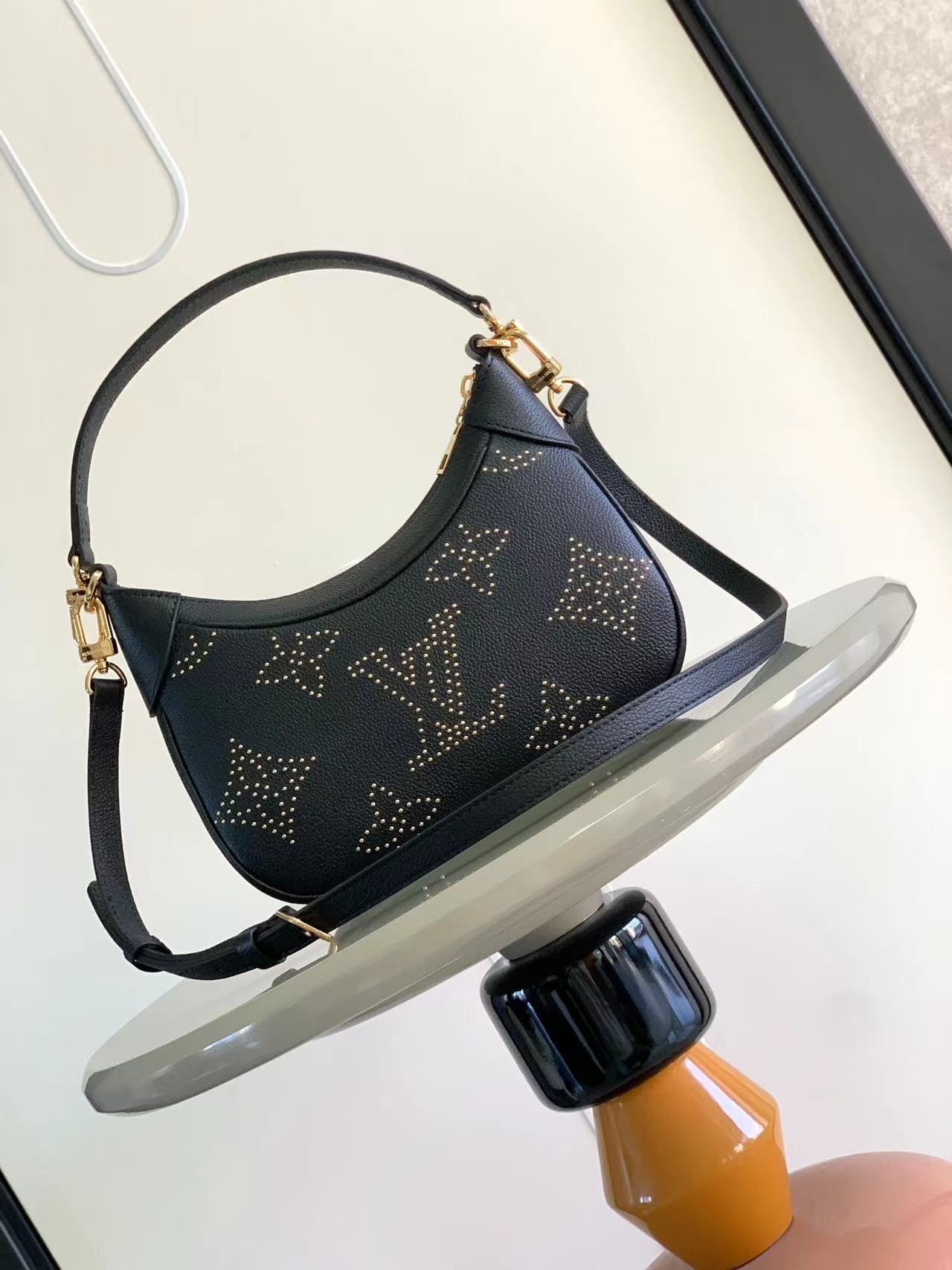 最高級ルイヴィトンスーパーコピー ルイヴィトンバッグコピー Bagatelle ブラック M46091 エンボス加工したモノグラム・アンプラント レザー ゴールド金具 - 画像 (8)