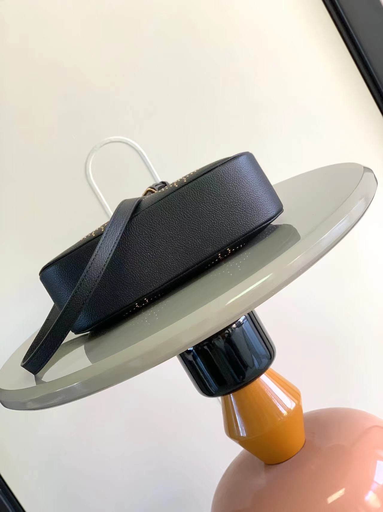 最高級ルイヴィトンスーパーコピー ルイヴィトンバッグコピー Bagatelle ブラック M46091 エンボス加工したモノグラム・アンプラント レザー ゴールド金具 - 画像 (7)