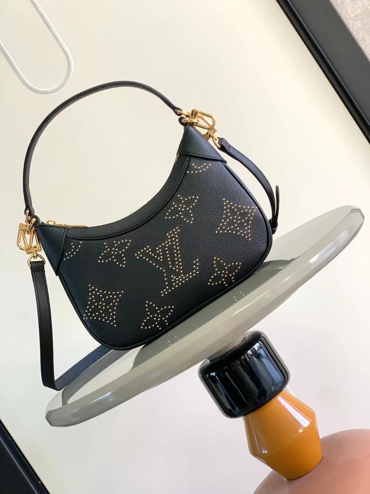 最高級ルイヴィトンスーパーコピー ルイヴィトンバッグコピー Bagatelle ブラック M46091 エンボス加工したモノグラム・アンプラント レザー ゴールド金具
