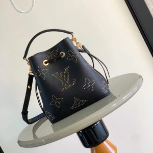 最高級ルイヴィトンスーパーコピー ルイヴィトンバッグコピー NéoNoé BB ブラック M45716 エンボス加工したモノグラム・アンプラント レザー ゴールド金具