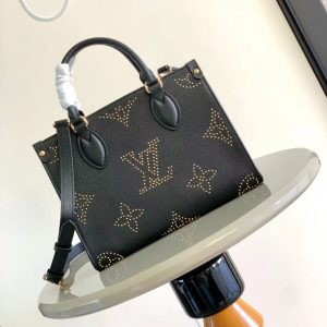 最高級ルイヴィトンスーパーコピー ルイヴィトンバッグコピー オンザゴー PM ブラック M45659 エンボス加工したモノグラム・アンプラント レザー ゴールド金具