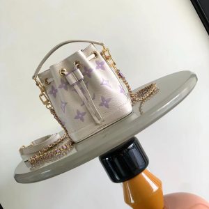 最高級ルイヴィトンスーパーコピー ルイヴィトンバッグコピー Nano Noé ホワイト / ライラック M81626 エンボス加工したグレインレザー ゴールド金具
