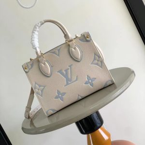 最高級ルイヴィトンスーパーコピー ルイヴィトンバッグコピー オンザゴー PM ホワイト / キャンディ ブルー M46833 エンボス加工したグレインレザー ゴールド金具