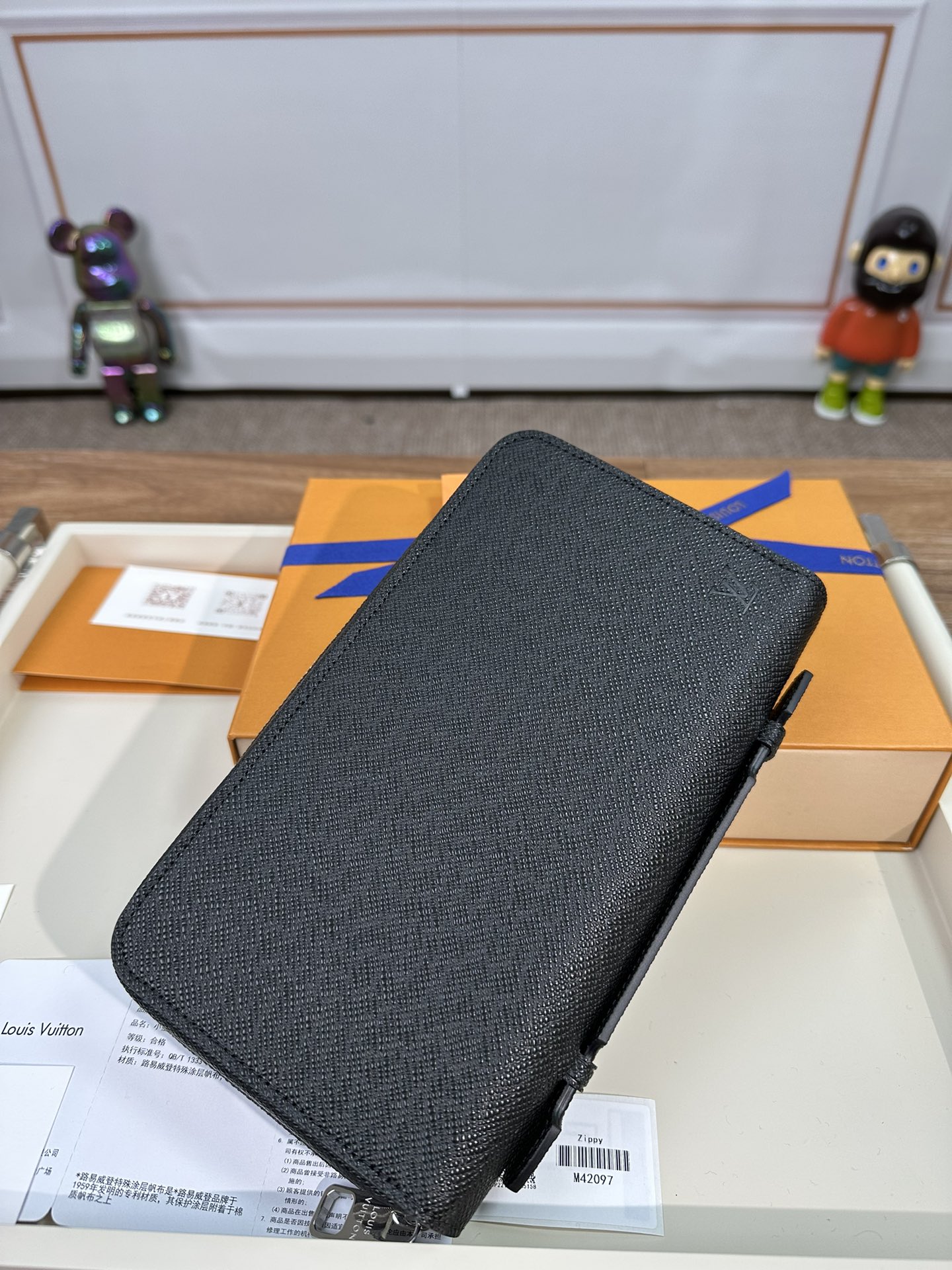 最高級ルイヴィトンスーパーコピー ルイヴィトン財布コピー ジッピーXL ブラック M42097 タイガ・レザー シルバー金具 - 画像 (9)