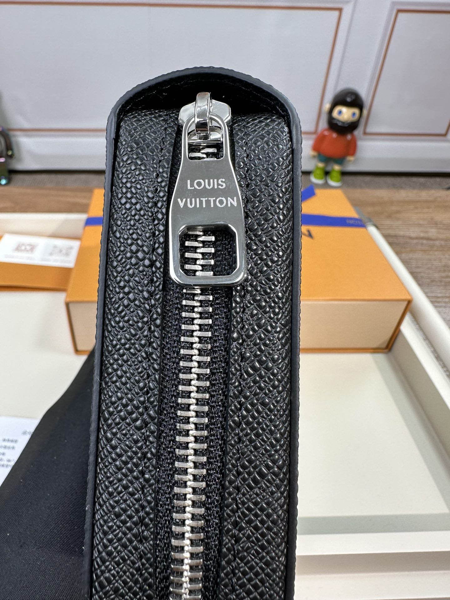 最高級ルイヴィトンスーパーコピー ルイヴィトン財布コピー ジッピーXL ブラック M42097 タイガ・レザー シルバー金具 - 画像 (6)