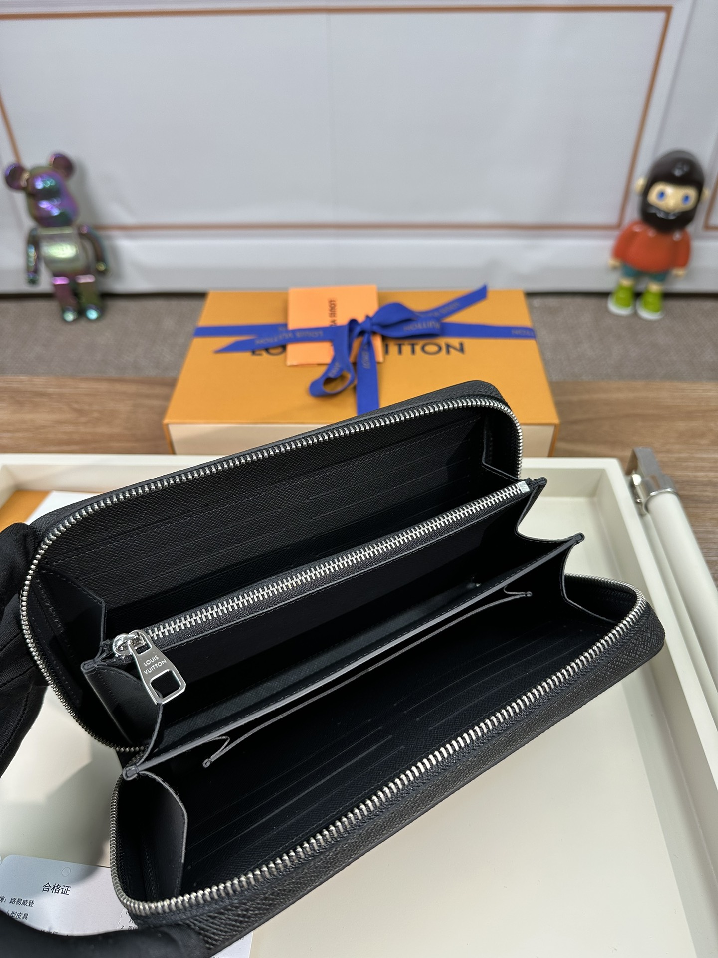 最高級ルイヴィトンスーパーコピー ルイヴィトン財布コピー ジッピーXL ブラック M42097 タイガ・レザー シルバー金具 - 画像 (5)