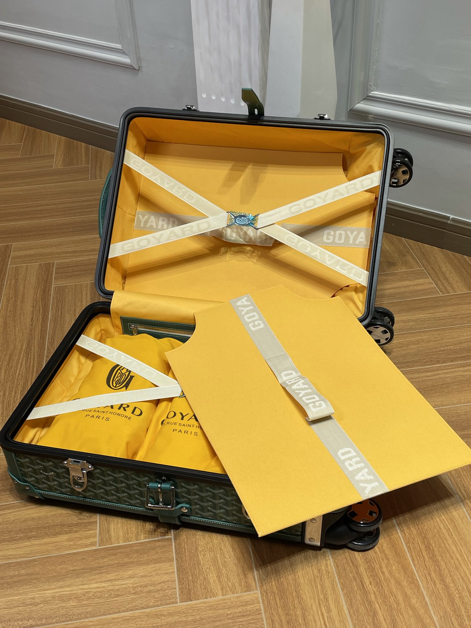 最高級ゴヤールスーパーコピー ゴヤールボストンバッグコピー トランクバッグ グリーン MANOI2PMLTY09CL09O レザー シルバー金具 - 画像 (4)
