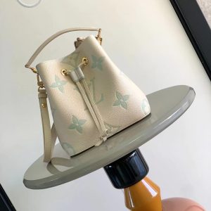 最高級ルイヴィトンスーパーコピー ルイヴィトンバッグコピー NéoNoé BB ラテ / 抹茶 M45716 エンボス加工したグレインレザー ゴールド金具