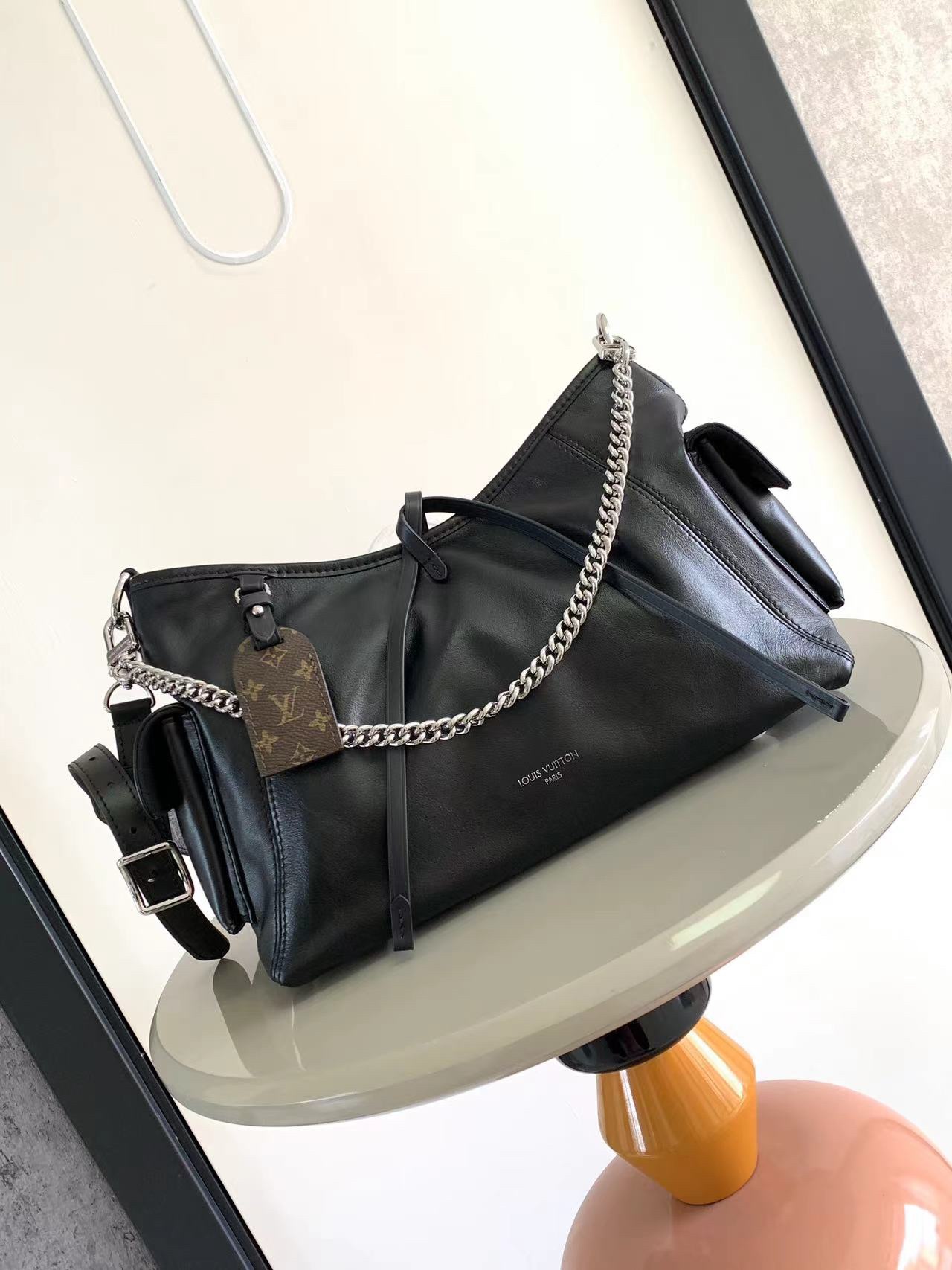 最高級ルイヴィトンスーパーコピー ルイヴィトンバッグコピー キャリーオール・カーゴ PM ブラック M24861 ラムレザー シルバー金具