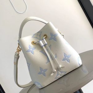 最高級ルイヴィトンスーパーコピー ルイヴィトンバッグコピー NéoNoé BB ホワイト / キャンディ ブルー M45709 エンボス加工したグレインレザー ゴールド金具