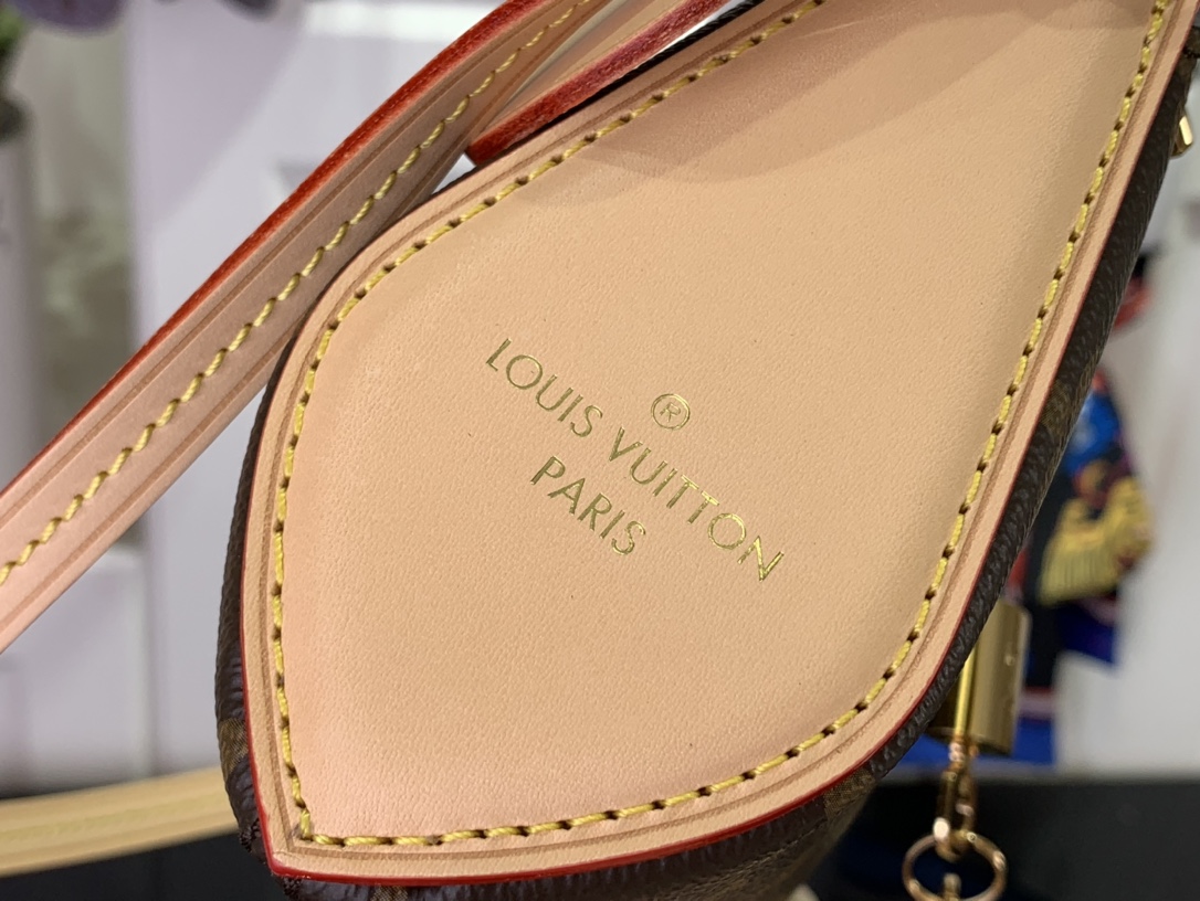 最高級ルイヴィトンスーパーコピー ルイヴィトンバッグコピー ポシェット・ティレット MINI ダークブラウン M47123 モノグラム・キャンバス ゴールド金具 - 画像 (4)