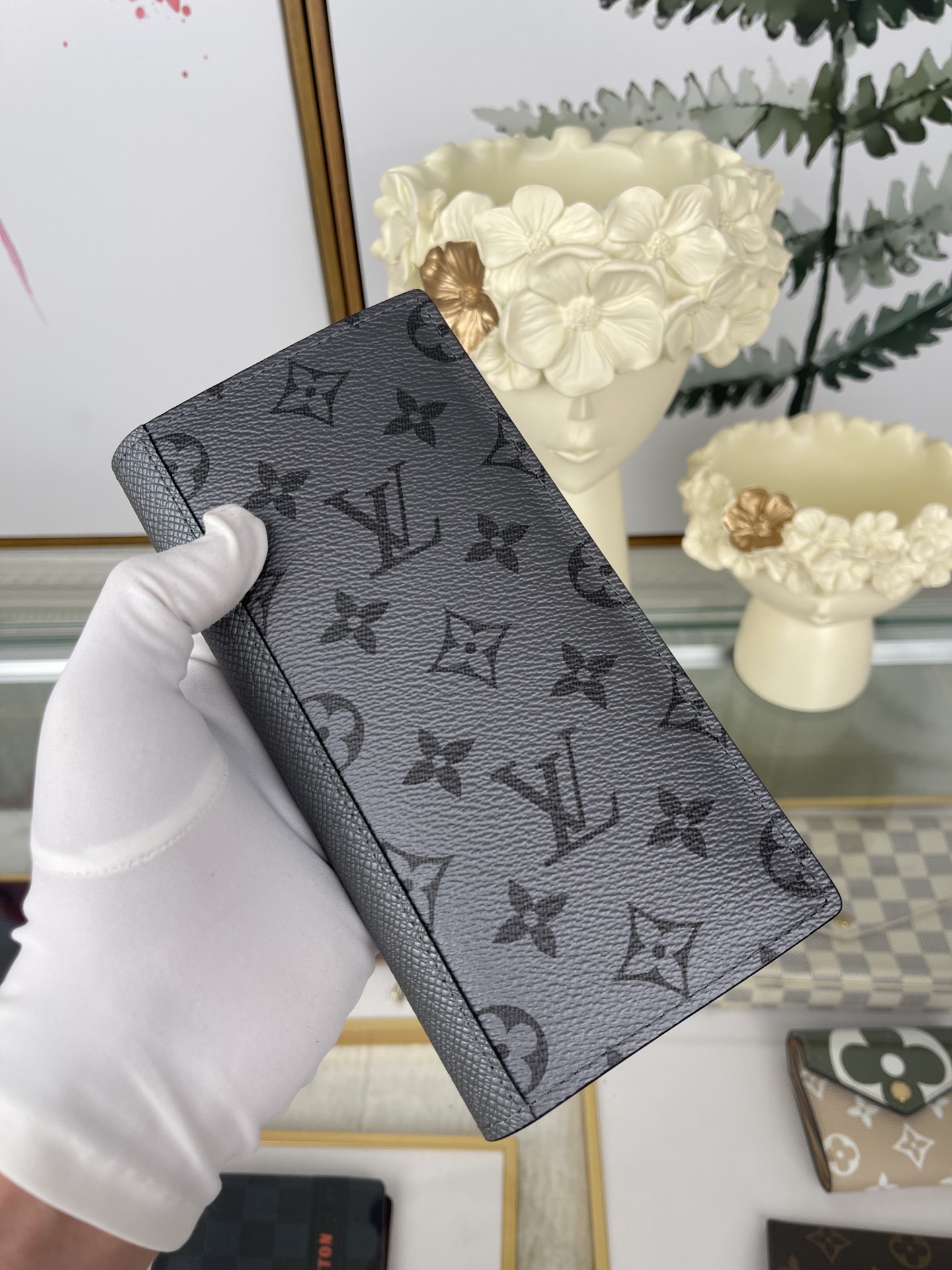 最高級ルイヴィトンスーパーコピー ルイヴィトン財布コピー Discovery Pochette Taïga ブラック M30842 マヒナ・レザー シルバー金具 - 画像 (6)