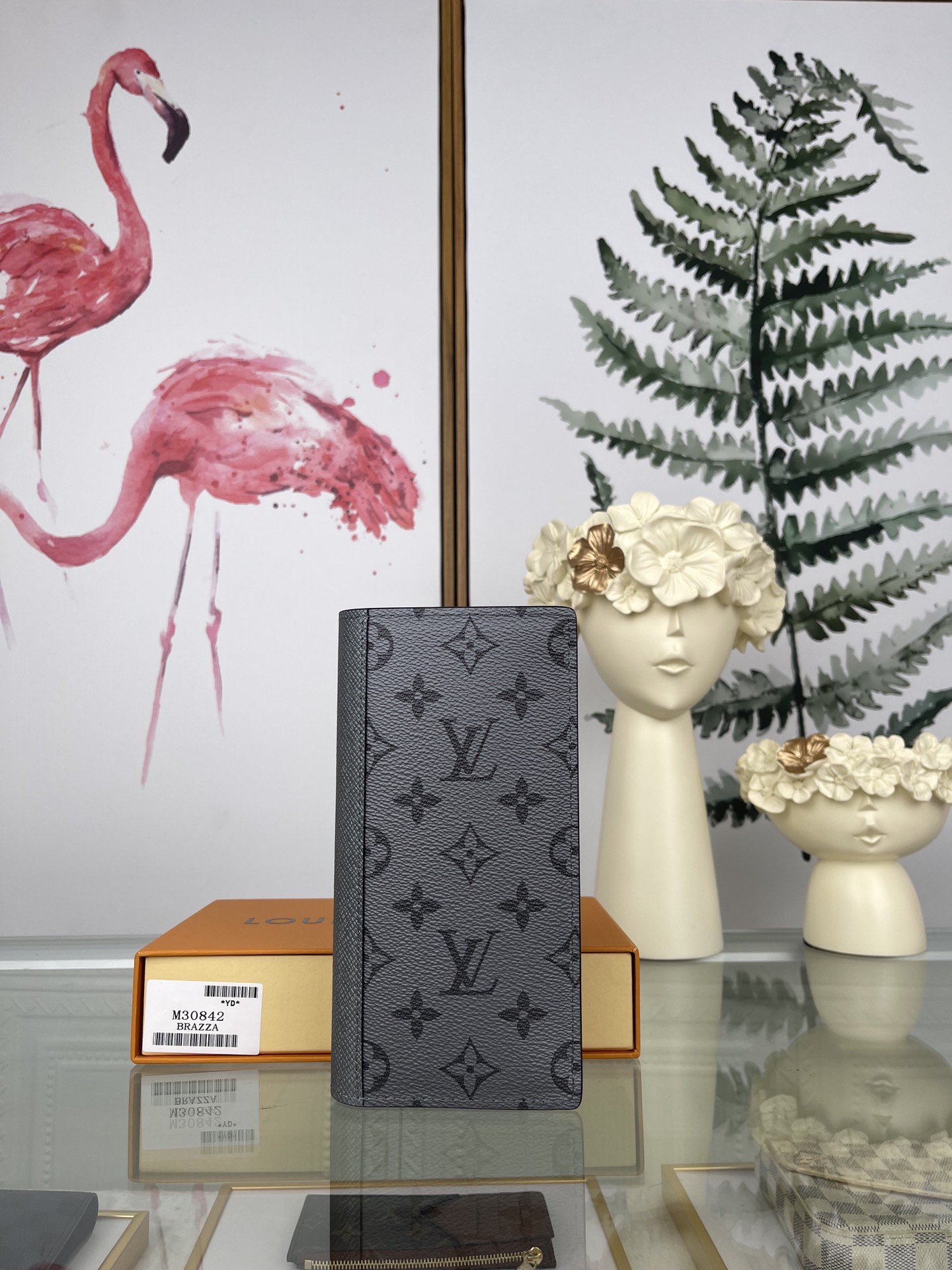 最高級ルイヴィトンスーパーコピー ルイヴィトン財布コピー Discovery Pochette Taïga ブラック M30842 マヒナ・レザー シルバー金具