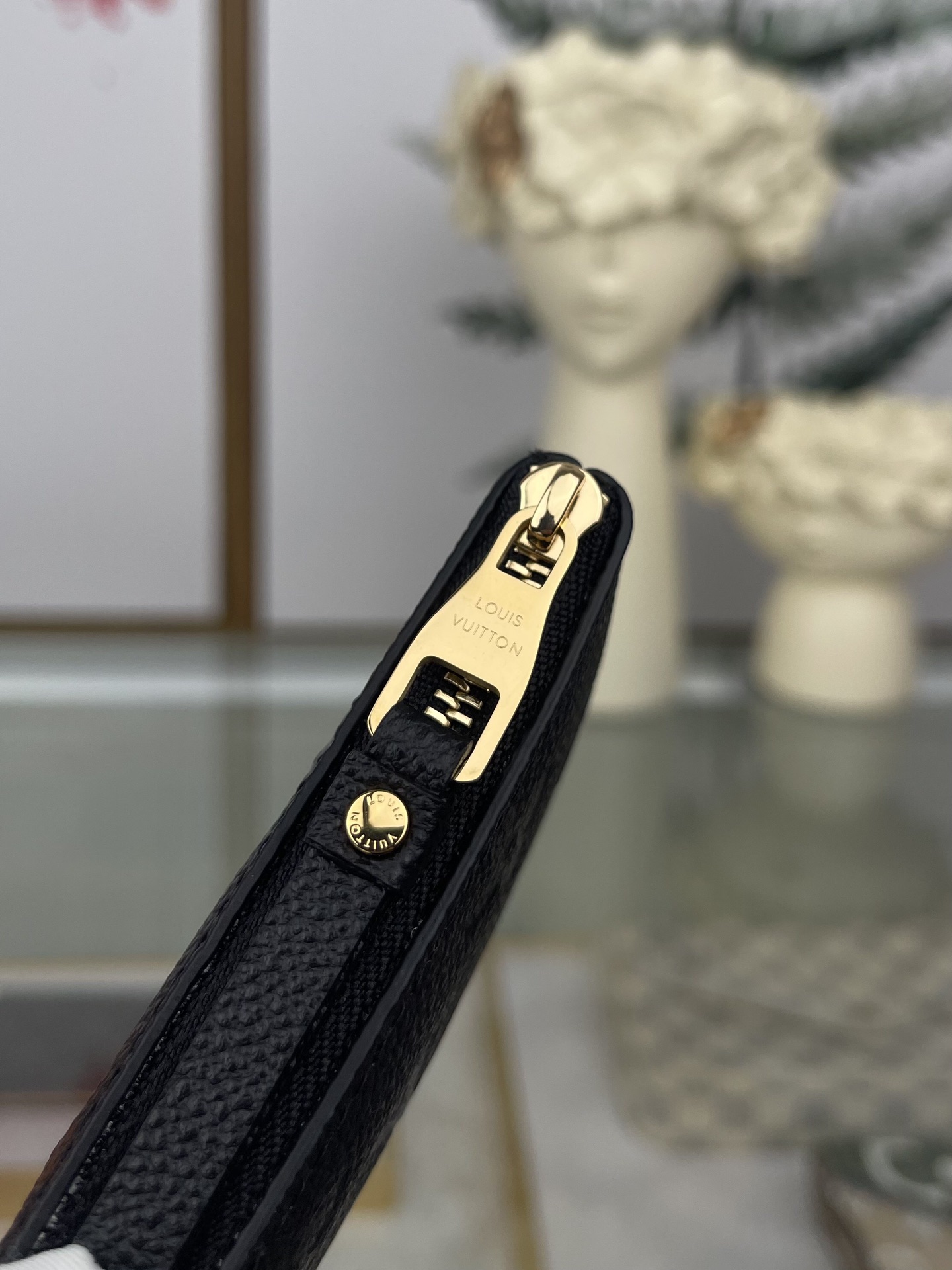 最高級ルイヴィトンスーパーコピー ルイヴィトンポシェットコピー カードキーケース ポシェット・クレ ブラック M80879 モノグラム・アンプラント レザー ゴールド金具 - 画像 (5)