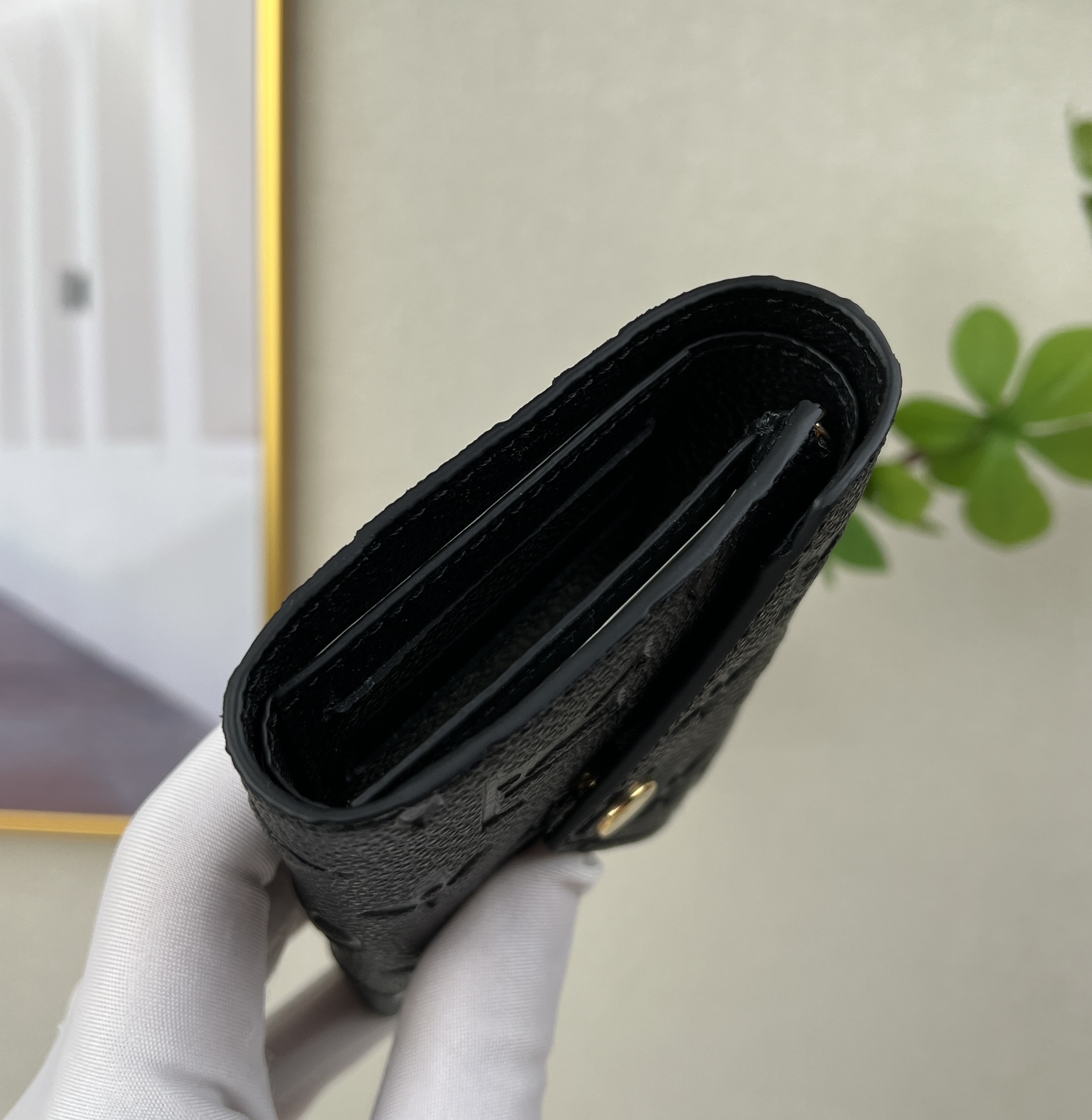 最高級ルイヴィトンスーパーコピー ルイヴィトン財布コピー ポルトフォイユ・ヴィクトリーヌ ノワール M64060 モノグラム・アンプラント レザー ゴールド金具 - 画像 (7)