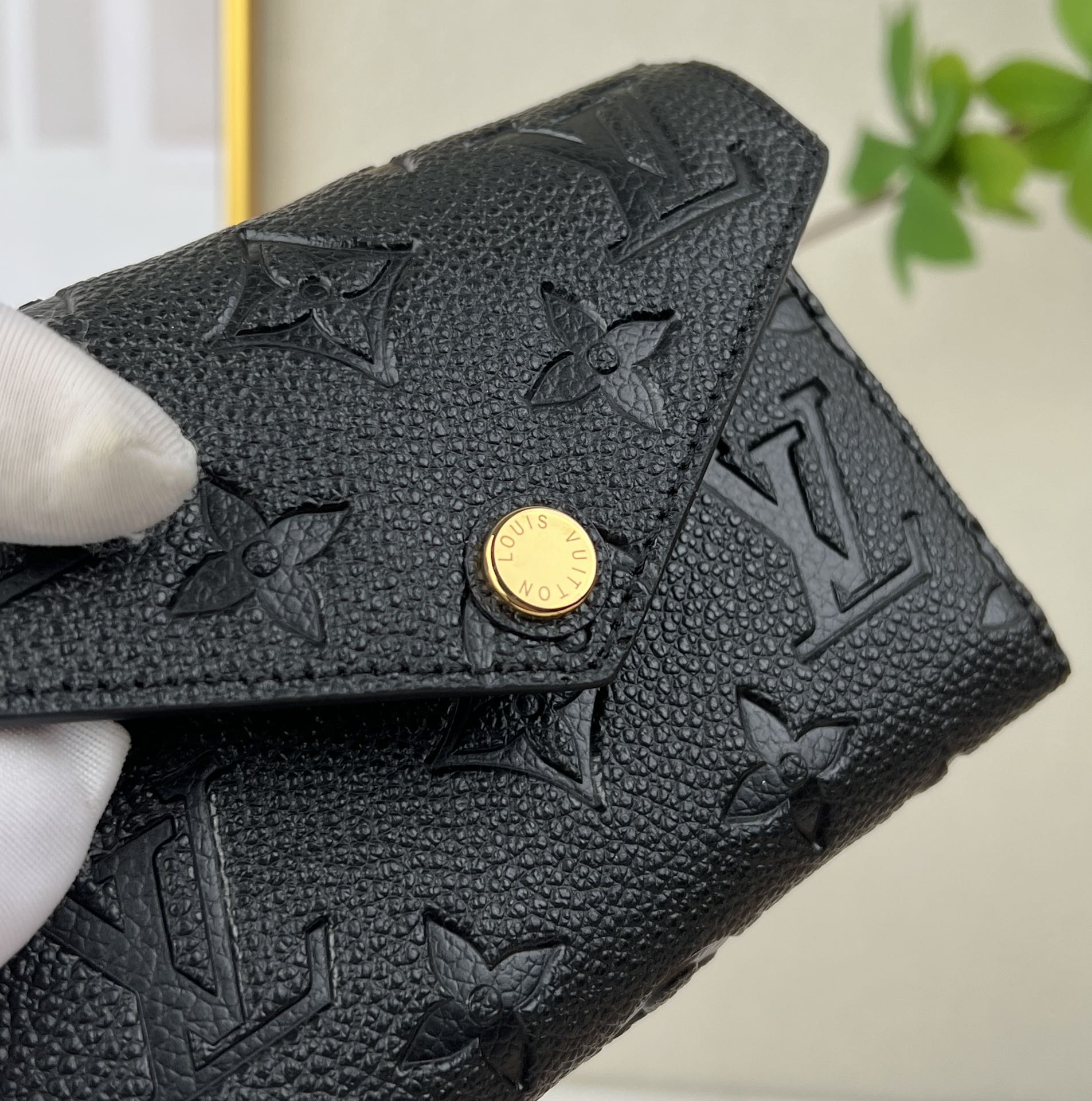 最高級ルイヴィトンスーパーコピー ルイヴィトン財布コピー ポルトフォイユ・ヴィクトリーヌ ノワール M64060 モノグラム・アンプラント レザー ゴールド金具 - 画像 (6)