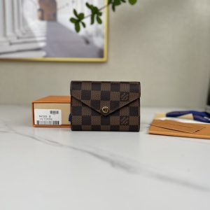 最高級ルイヴィトンスーパーコピー ルイヴィトン財布コピー ポルトフォイユ・ヴィクトリーヌ コクリコ(レッド) N41659 ダミエ・エベヌ キャンバス ゴールド金具