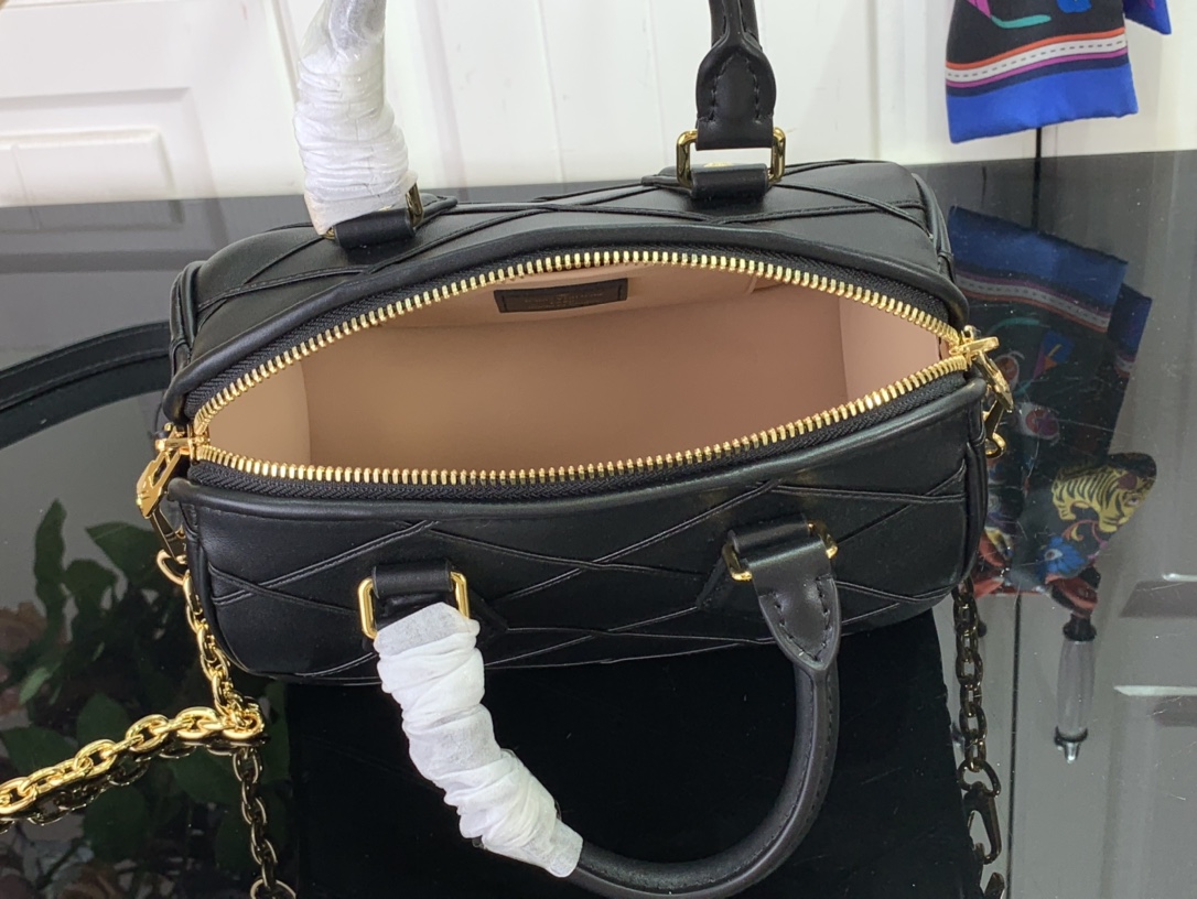 最高級ルイヴィトンスーパーコピー ルイヴィトンバッグコピー スピーディ・バンドリエール 20 ブラック m24261 ラムレザー ゴールド金具 - 画像 (3)